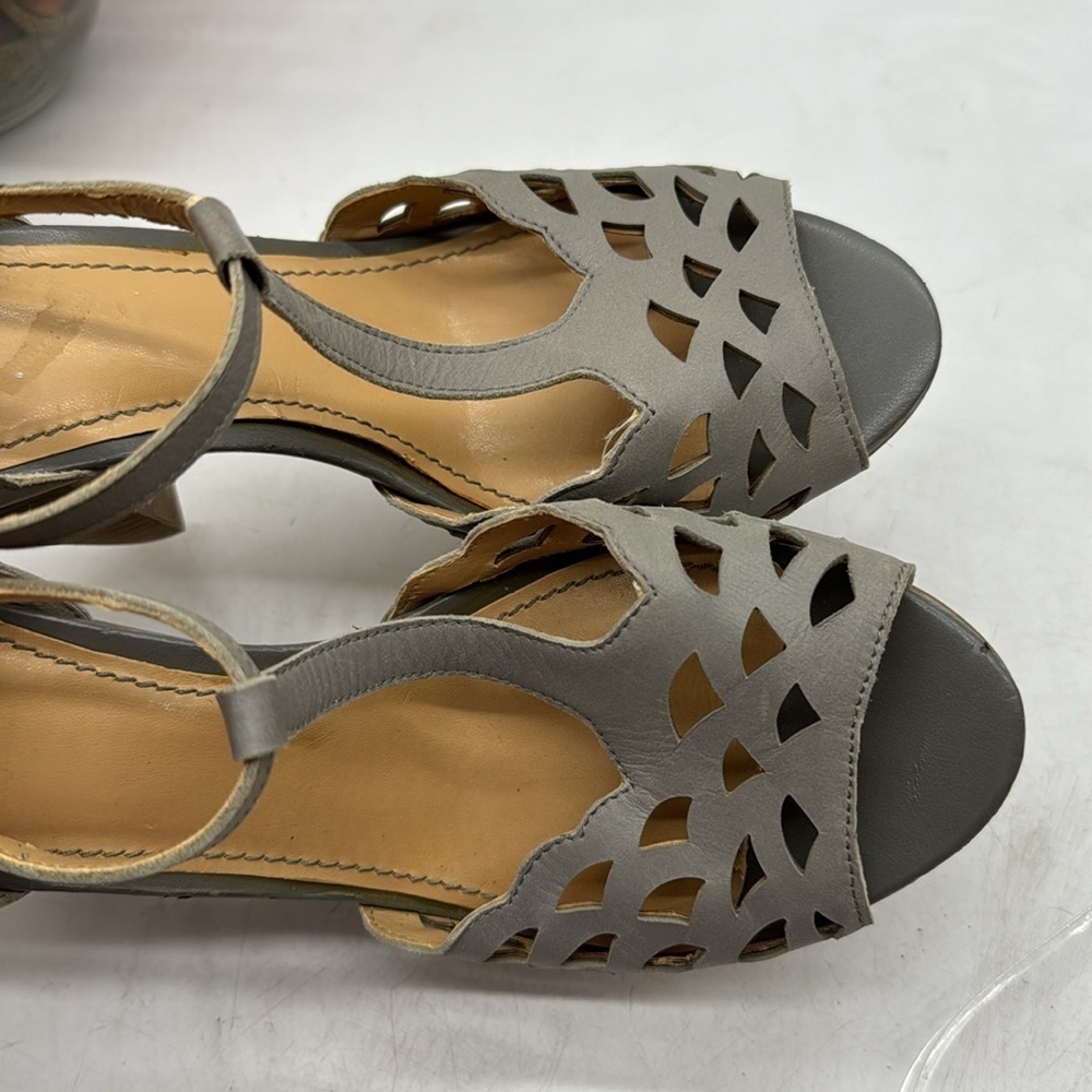 Crown Vintage Tea Cup Gray Cut Out Leather Gray Leather Sandals Size 9 MCH4979B - Picture 10 of 12